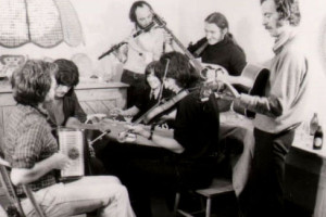 The group Seachtar, 1974